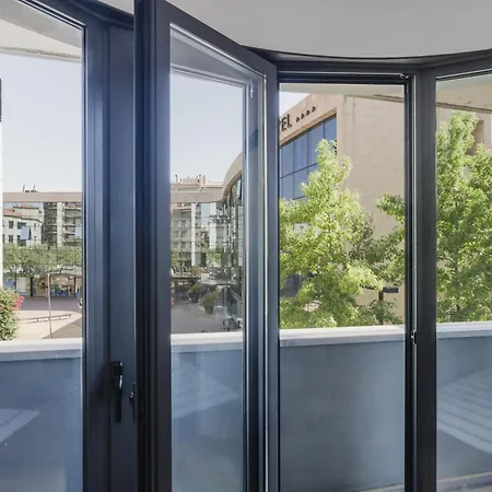 Carlemany Con Tres Dobles Apartamento