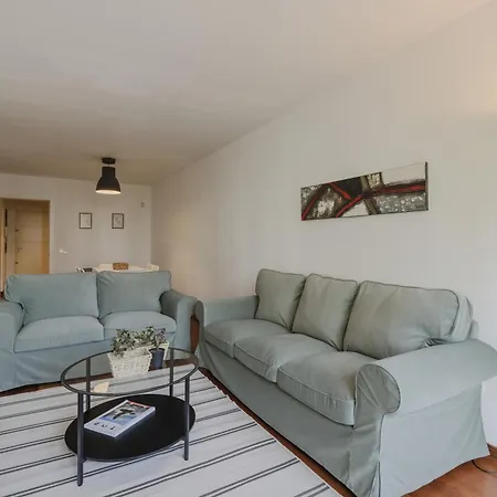 Carlemany Con Tres Dobles خيرونا