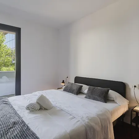 Carlemany Con Tres Dobles * خيرونا