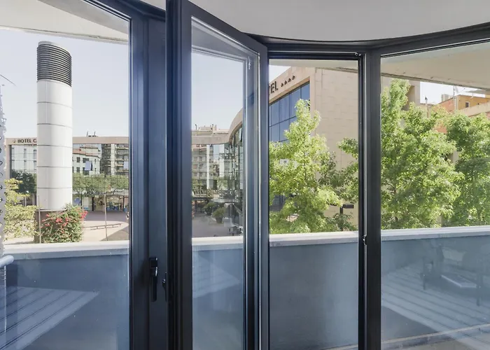 Carlemany Con Tres Dobles شقة