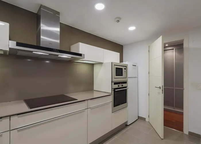 Carlemany Con Tres Dobles * خيرونا