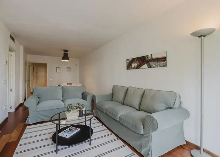 Carlemany Con Tres Dobles خيرونا