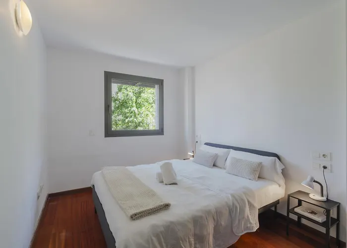 Carlemany Con Tres Dobles شقة