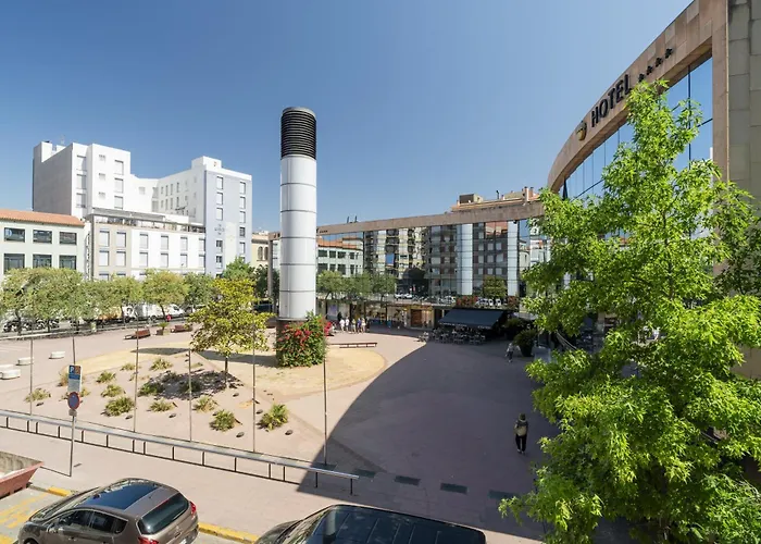 Carlemany Con Tres Dobles Lägenhet