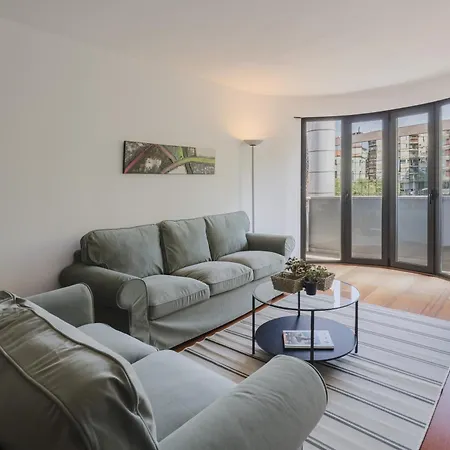 Carlemany Con Tres Dobles Apartament Girona